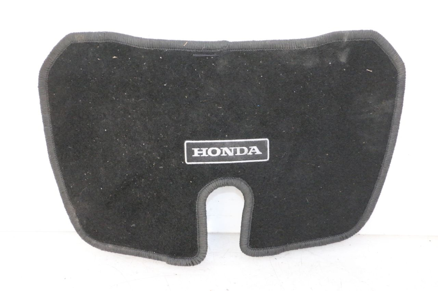 photo de UNDERSEAT CARPET HONDA ST PAN EUROPEAN 1300 (2002 - 2013) - Fixing points details