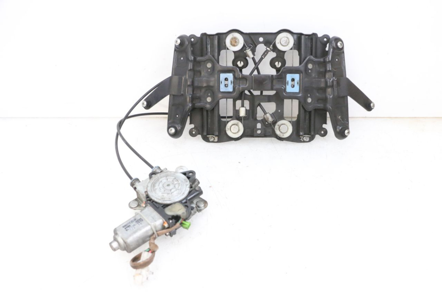 photo de SCREEN ENGINE SUZUKI BURGMAN 650 (2013 - 2020) - Main view