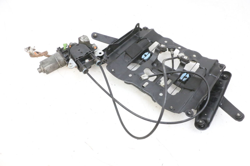 photo de SCREEN ENGINE SUZUKI BURGMAN 650 (2013 - 2020) - Zoom on usage condition