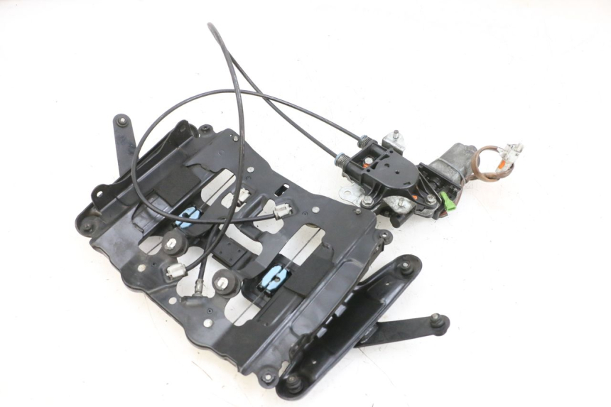 photo de SCREEN ENGINE SUZUKI BURGMAN 650 (2013 - 2020) - Checked used part