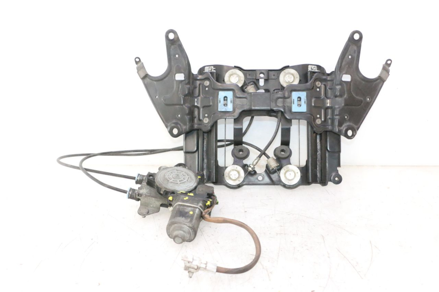 photo de SCREEN ENGINE SUZUKI BURGMAN EXECUTIVE ABS 650 (2006 - 2012) - Main view