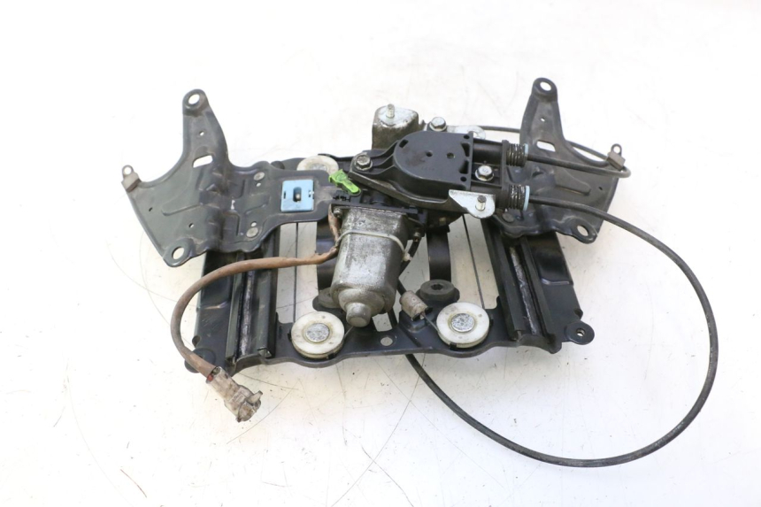 photo de SCREEN ENGINE SUZUKI BURGMAN EXECUTIVE ABS 650 (2006 - 2012) - Component detail