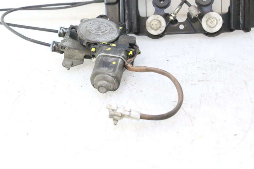 photo de SCREEN ENGINE SUZUKI BURGMAN EXECUTIVE ABS 650 (2006 - 2012) - Distinctive features