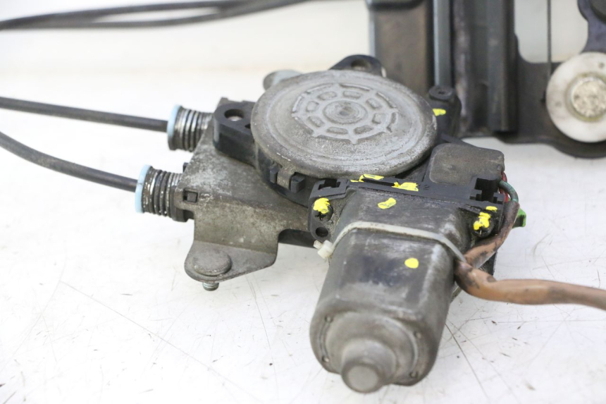 photo de SCREEN ENGINE SUZUKI BURGMAN EXECUTIVE ABS 650 (2006 - 2012) - Detailed visual inspection