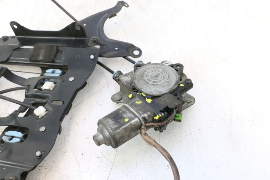 photo de SCREEN ENGINE SUZUKI BURGMAN EXECUTIVE ABS 650 (2006 - 2012) - Zoom on usage condition