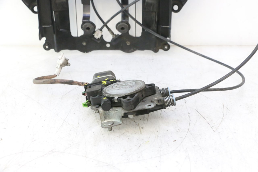 photo de SCREEN ENGINE SUZUKI BURGMAN EXECUTIVE ABS 650 (2006 - 2012) - Technical close-up