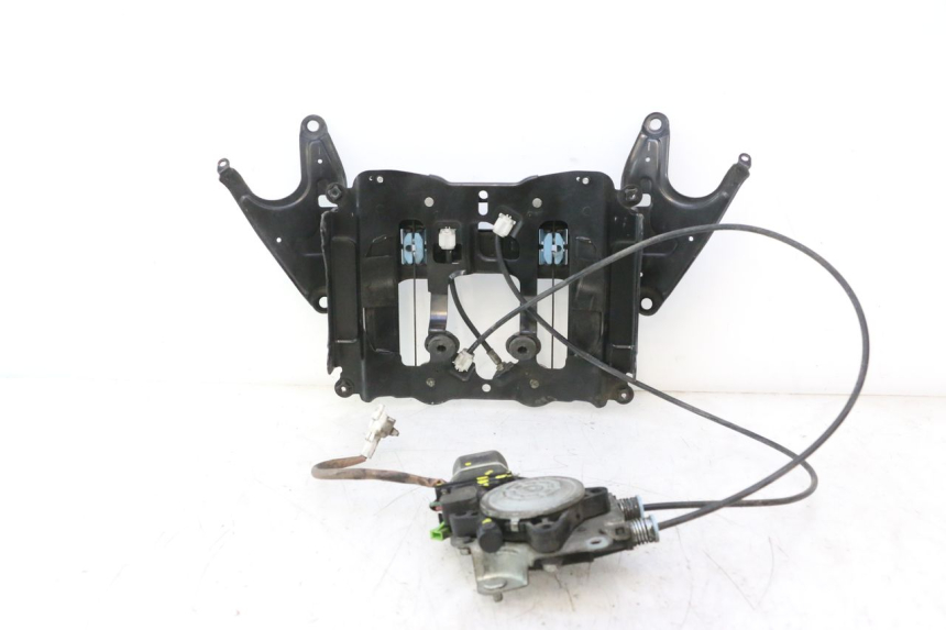 photo de SCREEN ENGINE SUZUKI BURGMAN EXECUTIVE ABS 650 (2006 - 2012) - Surface and material condition