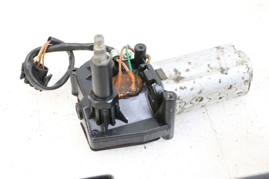 photo de SCREEN ENGINE BMW C1 125 (2000 - 2003) - Fixing points details