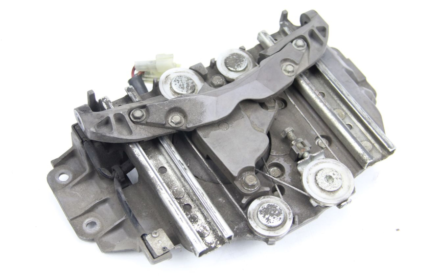 photo de ENGINE BUBBLE YAMAHA FJR ABS 1300 (2006 - 2012) - Fixing points details