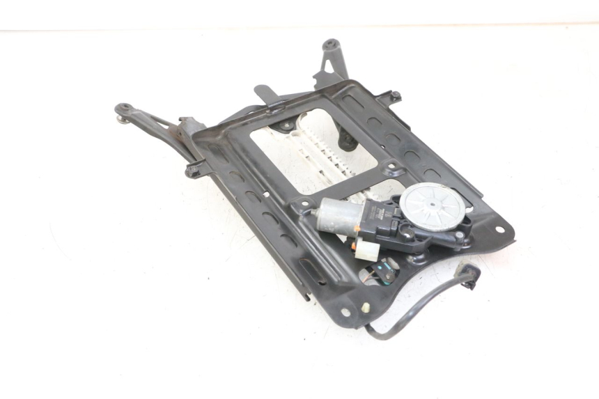 photo de SCREEN ENGINE HONDA FORZA 125 (2021 - 2025) - Alternative perspective