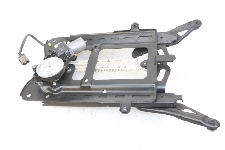 photo de SCREEN ENGINE HONDA FORZA 125 (2021 - 2025) - Fixing points details