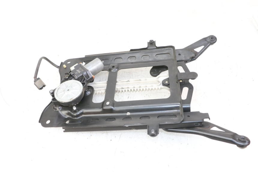 photo de SCREEN ENGINE HONDA FORZA 125 (2021 - 2025) - Surface and material condition