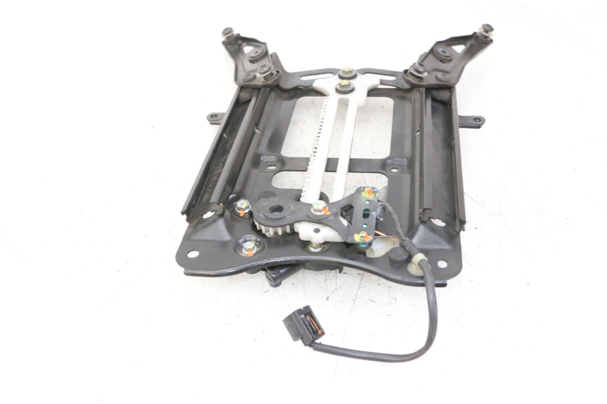 photo de SCREEN ENGINE HONDA FORZA 125 (2021 - 2025) - Markings and original references