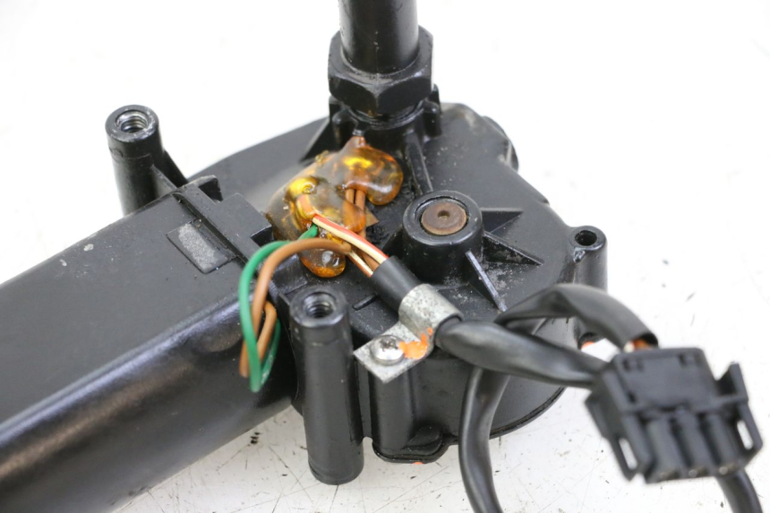 photo de WINDSCREEN WIPER MOTOR BMW C1 125 (2000 - 2003) - Technical close-up