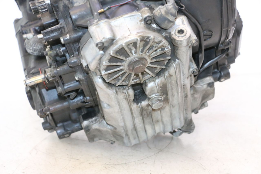 photo de ENGINE KAWASAKI GPX F ZX750F 750 (1986 - 1990) - Alternative perspective