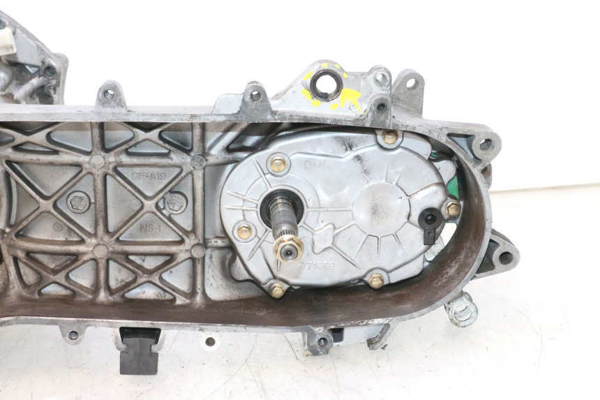 photo de ENGINE PEUGEOT KISBEE 2T 50 (2010 - 2017) - Alternative perspective