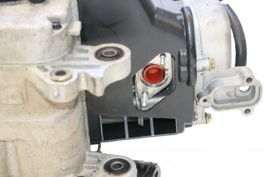 photo de ENGINE PEUGEOT KISBEE 4T 50 (2018 - 2022) - Surface and material condition
