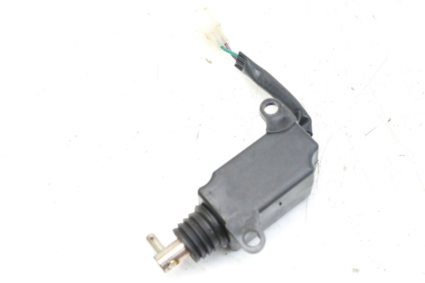 photo de TRUNK OPENING MOTOR SYM FIDDLE 3 III 125 (2014 - 2020) - Component detail