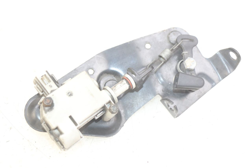 photo de TRUNK OPENING MOTOR GILERA GP 800 (2007 - 2013) - Main view