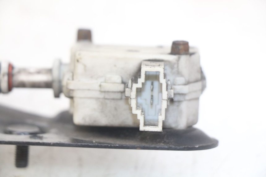 photo de TRUNK OPENING MOTOR GILERA GP 800 (2007 - 2013) - Zoom on usage condition