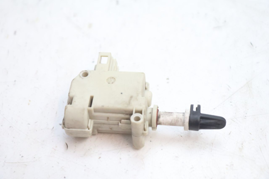 photo de TRUNK OPENING MOTOR GILERA GP 800 (2007 - 2013) - Technical close-up