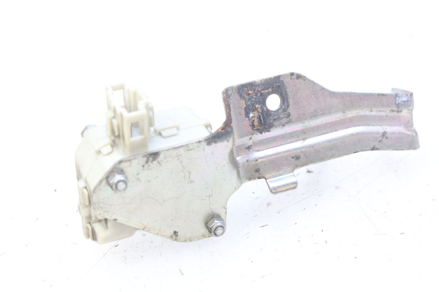 photo de TRUNK OPENING MOTOR PIAGGIO LIBERTY IGET 4T 50 (2015 - 2020) - Zoom on usage condition