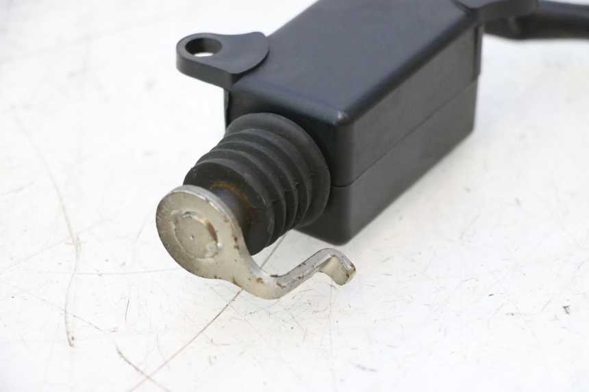 photo de SEAT LOCK ENGINE SYM MIO 50 (2005 - 2010) - Zoom on usage condition