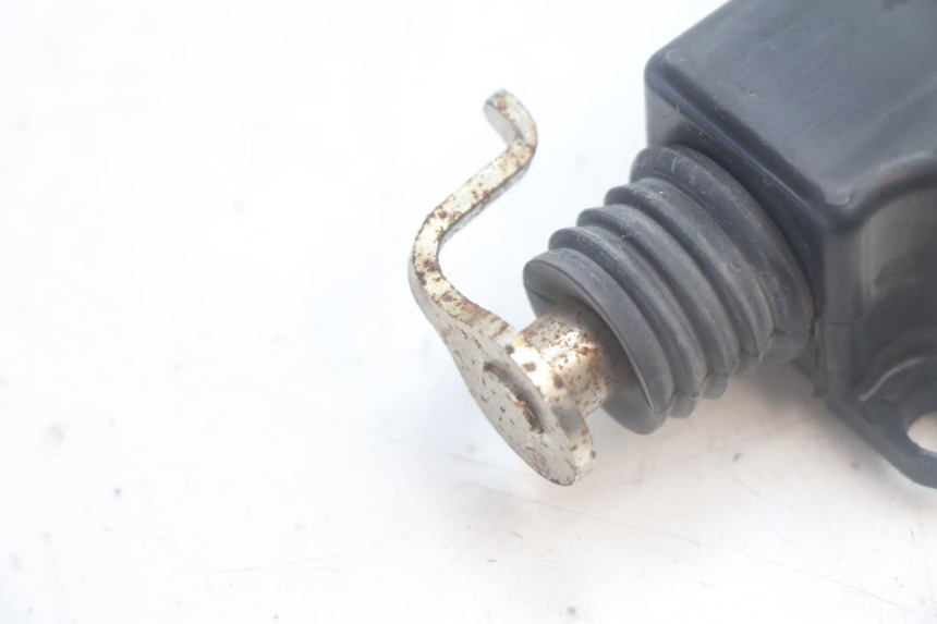 photo de SEAT LOCK ENGINE SYM MIO 50 (2005 - 2010) - Zoom on usage condition