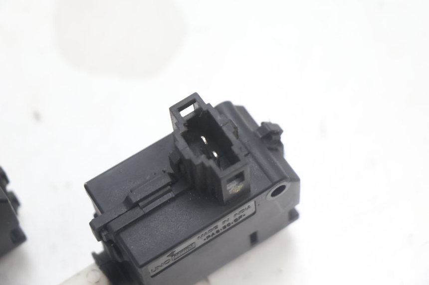 photo de SEAT LOCK ENGINE PIAGGIO MP3 HPE 530 (2022 - 2026) - Alternative perspective