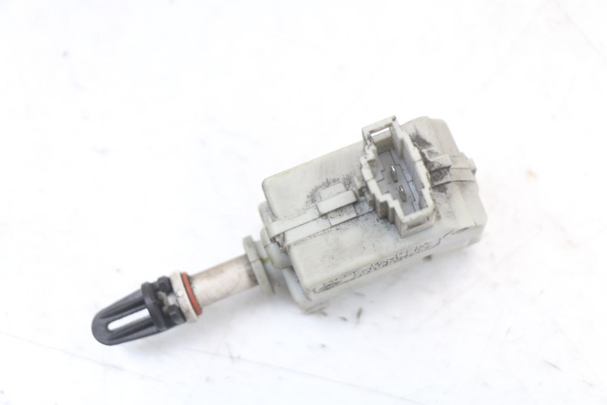 photo de TRUNK OPENING MOTOR PIAGGIO MP3 LT 400 (2007 - 2012) - Zoom on usage condition