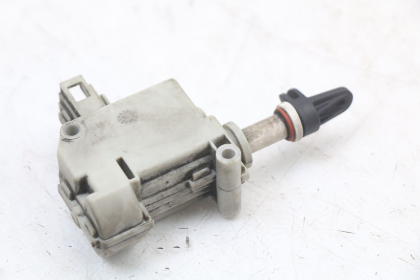 photo de TRUNK OPENING MOTOR PIAGGIO MP3 LT 400 (2007 - 2012) - Technical close-up