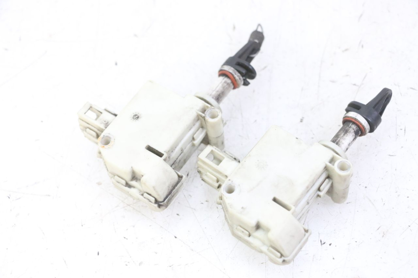 photo de SEAT LOCK ENGINE PIAGGIO MP3 LT 300 (2010 - 2016) - Alternative perspective