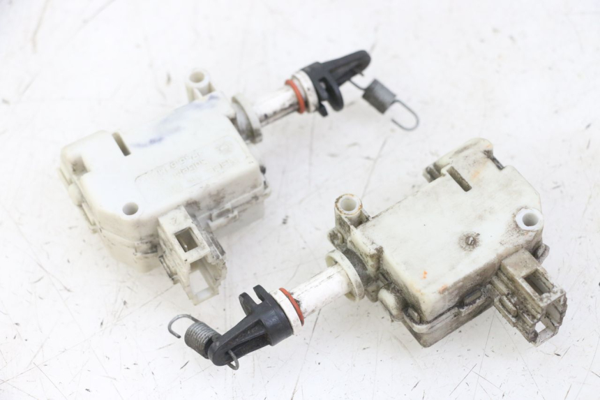 photo de TRUNK OPENING MOTOR PIAGGIO MP3 LT 300 (2010 - 2016) - Main view