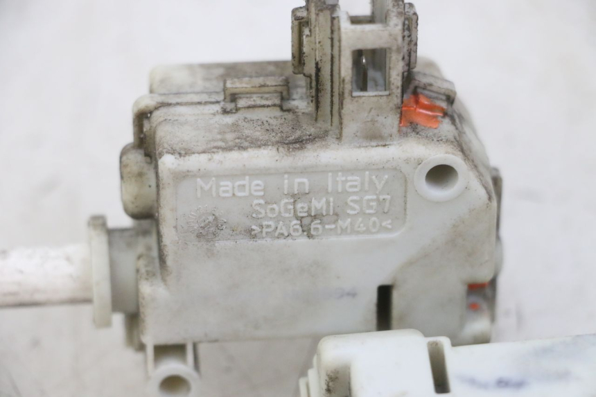 photo de TRUNK OPENING MOTOR PIAGGIO MP3 LT 300 (2010 - 2016) - Component detail