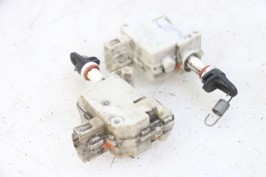 photo de TRUNK OPENING MOTOR PIAGGIO MP3 LT 300 (2010 - 2016) - Product overview