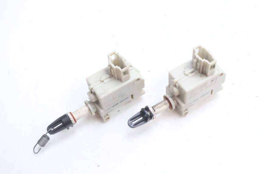 photo de TRUNK OPENING MOTOR PIAGGIO MP3 LT 300 (2010 - 2016) - Component detail
