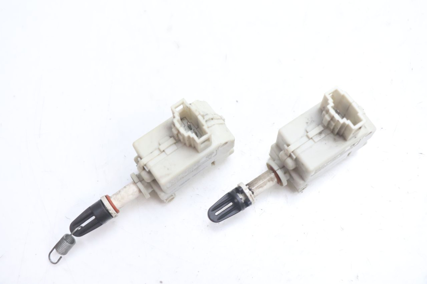 photo de TRUNK OPENING MOTOR PIAGGIO MP3 LT 300 (2010 - 2016) - Zoom on usage condition