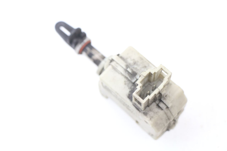 photo de TRUNK OPENING MOTOR PIAGGIO MP3 125 (2006 - 2014) - Zoom on usage condition