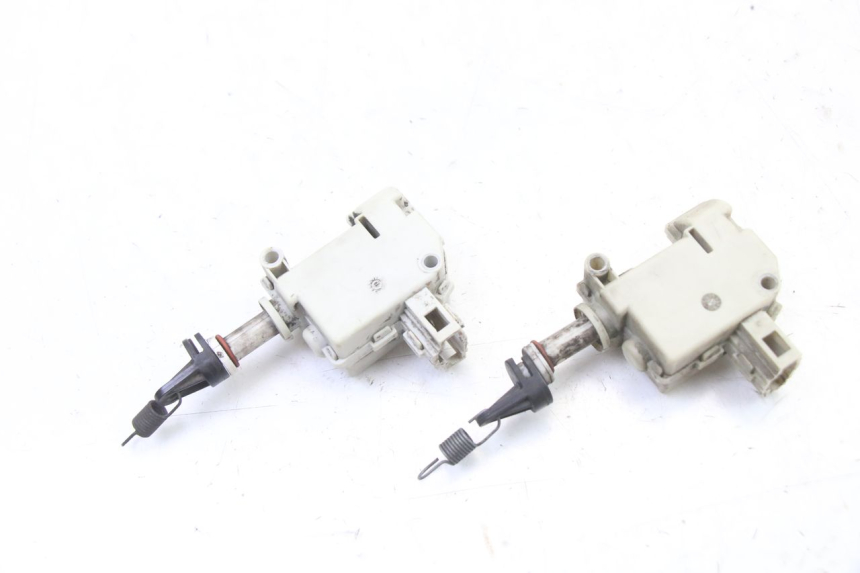 photo de SEAT LOCK ENGINE PIAGGIO MP3 500 (2011 - 2015) - Alternative perspective