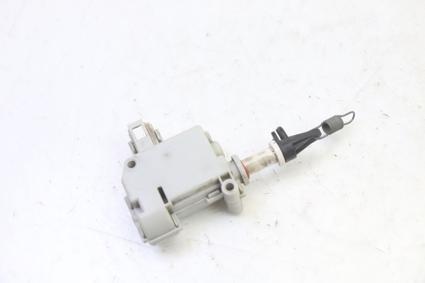 photo de SEAT LOCK ENGINE PIAGGIO MP3 RL 250 (2006 - 2010) - Alternative perspective