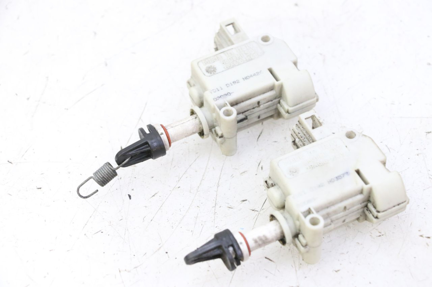 photo de SEAT LOCK ENGINE PIAGGIO MP3 500 (2011 - 2015) - Fixing points details