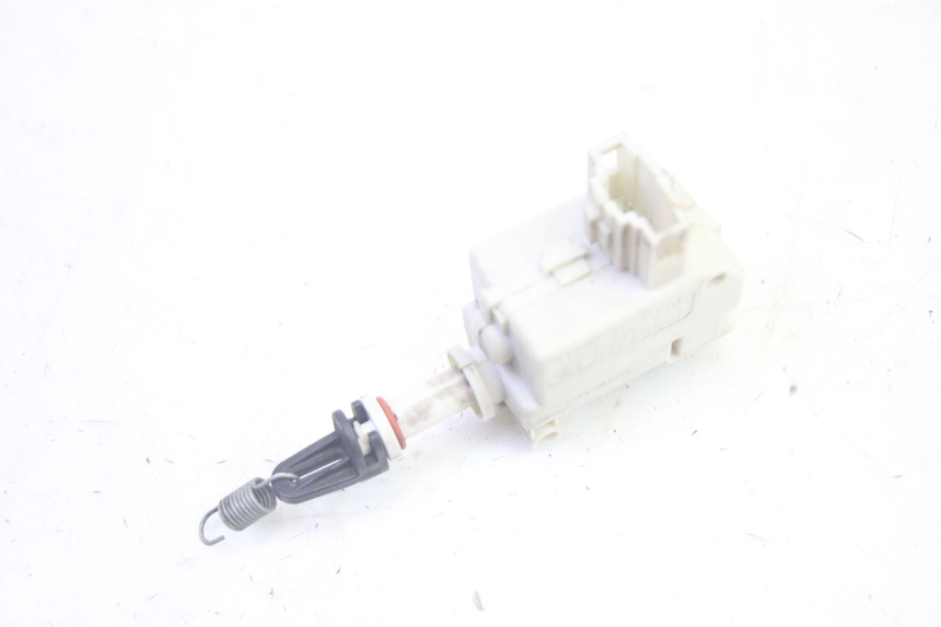 photo de SEAT LOCK ENGINE PIAGGIO MP3 500 (2016 - 2018) - Zoom on usage condition