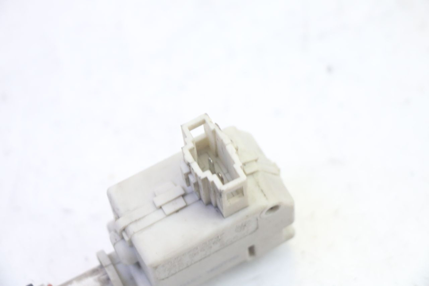 photo de SEAT LOCK ENGINE PIAGGIO MP3 RL 250 (2006 - 2010) - Zoom on usage condition