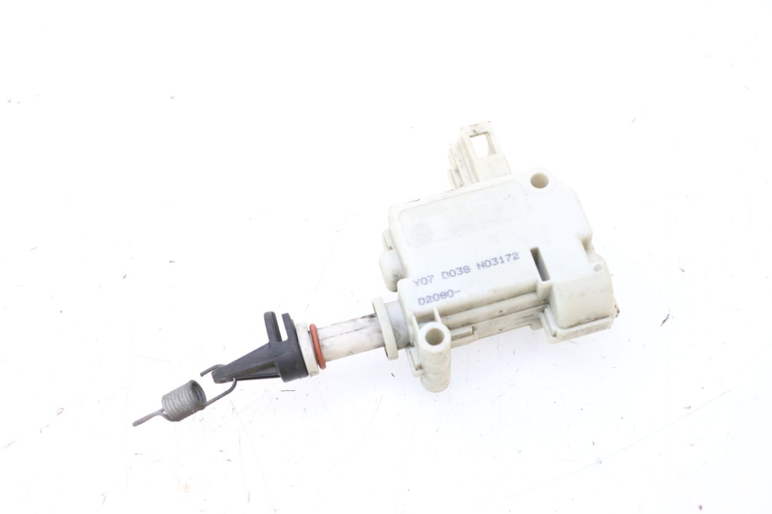 photo de TRUNK OPENING MOTOR PIAGGIO MP3 125 (2006 - 2014) - Main view