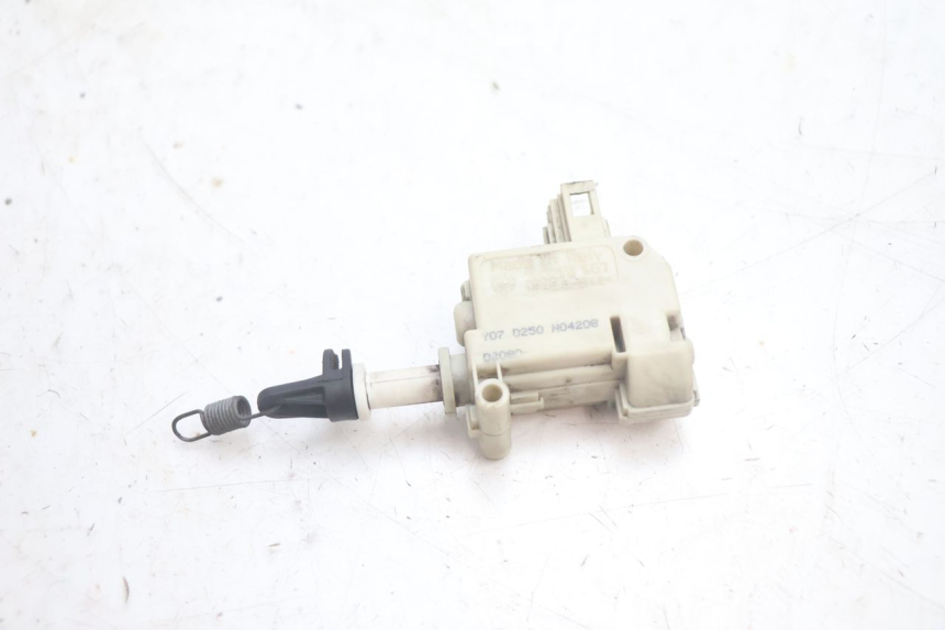 photo de TRUNK OPENING MOTOR PIAGGIO MP3 125 (2006 - 2014) - Component detail