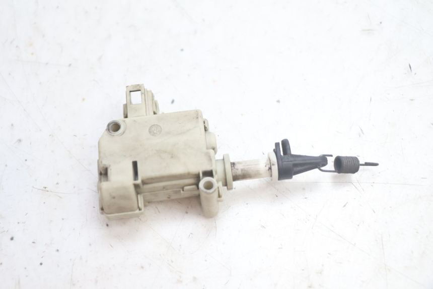 photo de TRUNK OPENING MOTOR PIAGGIO MP3 125 (2006 - 2014) - Zoom on usage condition