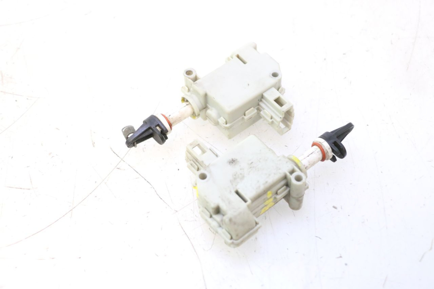 photo de SEAT LOCK ENGINE PIAGGIO MP3 500 (2011 - 2015) - Main view