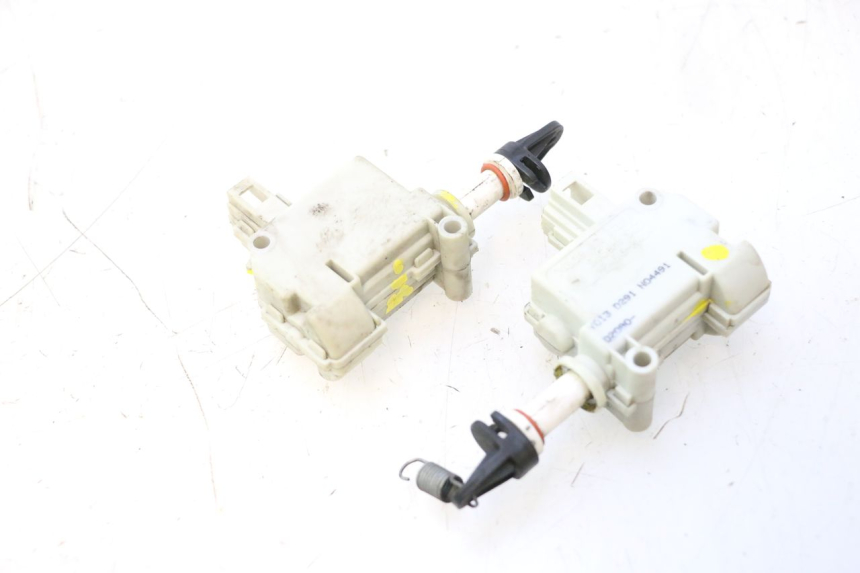 photo de SEAT LOCK ENGINE PIAGGIO MP3 500 (2011 - 2015) - Component detail