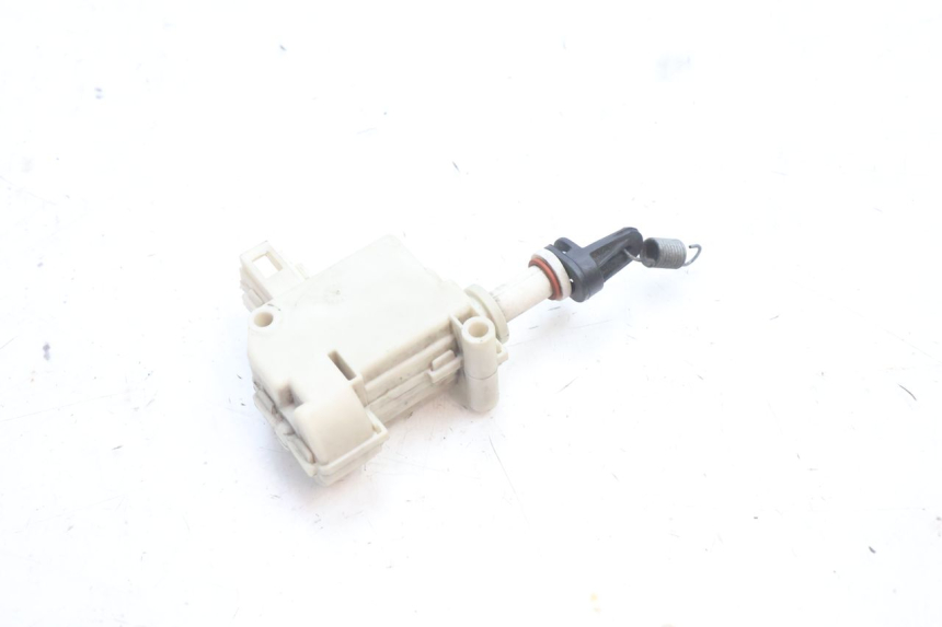 photo de SEAT LOCK ENGINE PIAGGIO MP3 500 (2016 - 2018) - Technical close-up