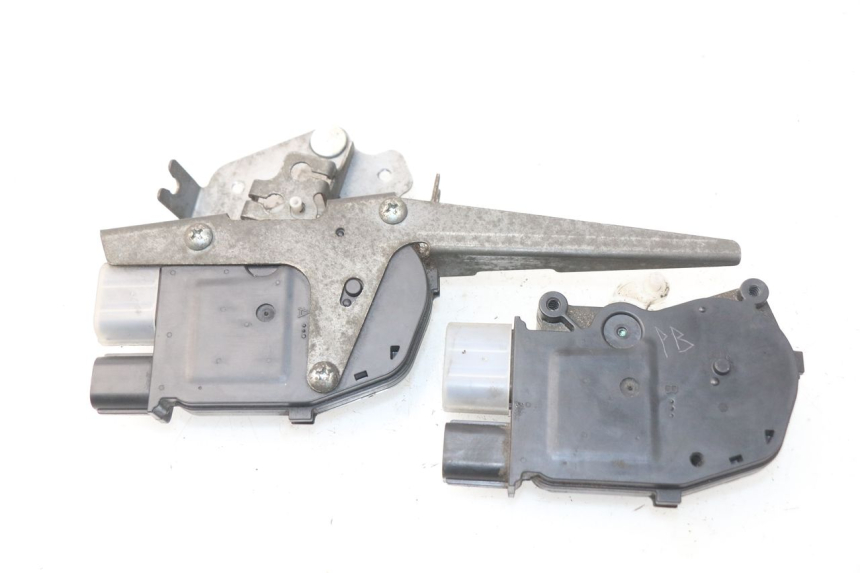 photo de SEAT LOCK ENGINE HONDA NSS EX FORZA 250 (2005 - 2013) - Technical close-up